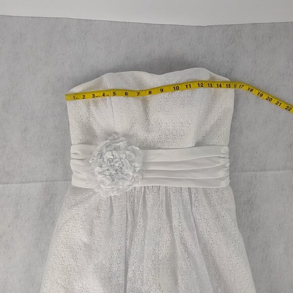 David's Bridal Galina Short and Strapless Bubble Hem White Formal Dress Size 10 - Picture 8 of 11